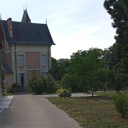 Le Manoir Sequoia 호텔 Airvault 외부 사진